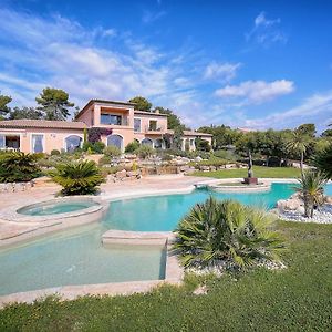 Suites de Prestige JACUZZI SAUNA HAMMAM PISCINE Mougins Cannes Grasse